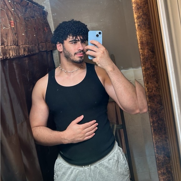 Meet your Posher, Jaden - Picture 1 of 3